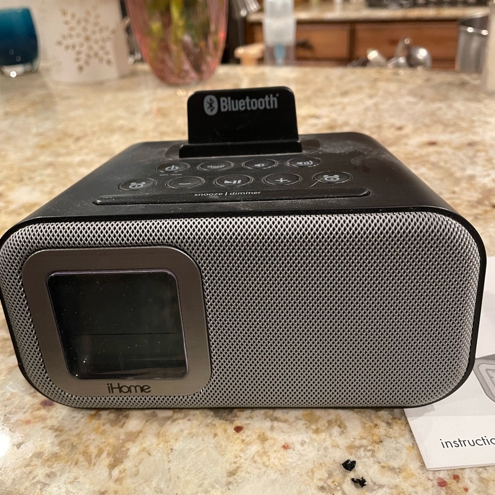 Bluetooth wireless dual alarm clock